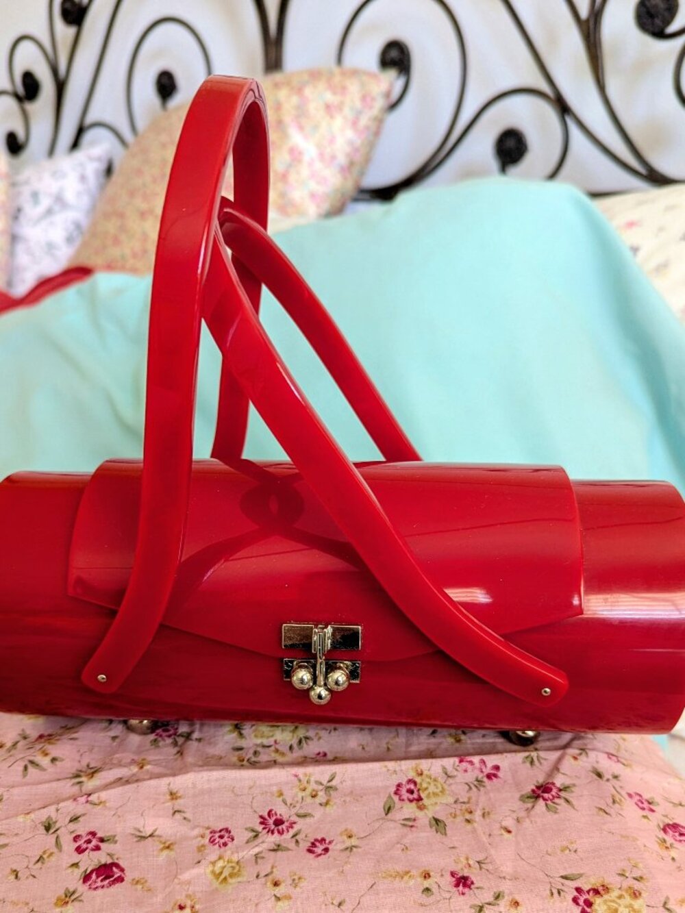 Vintage Lipstick Red Lucite Barrel Purse With Silver Ball Feet 3 Ball Latch